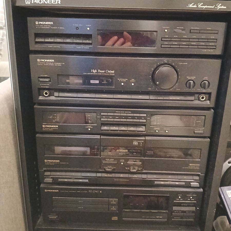 Pioneer Hifi-system med CD-spelare, kassettbandspelare, tuner och högtalare