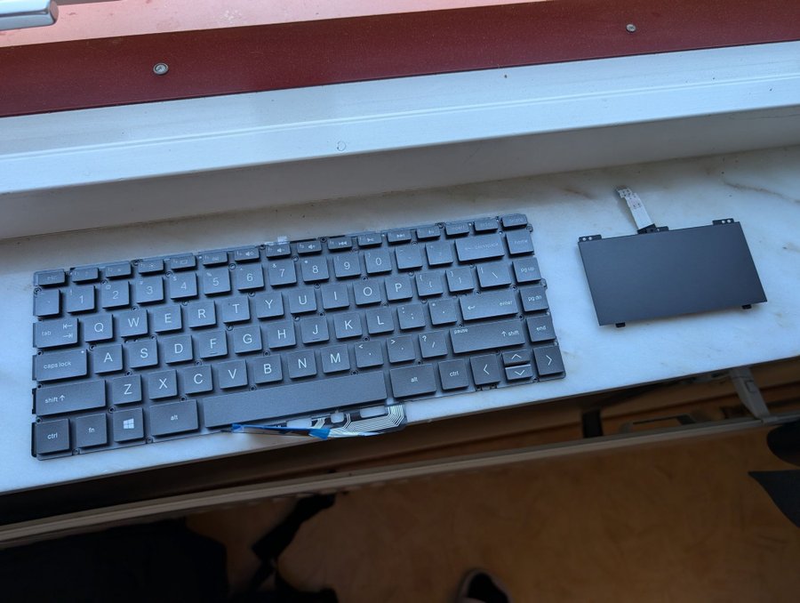 HP Spectre x360 13-aw Keyboard and Touchpad