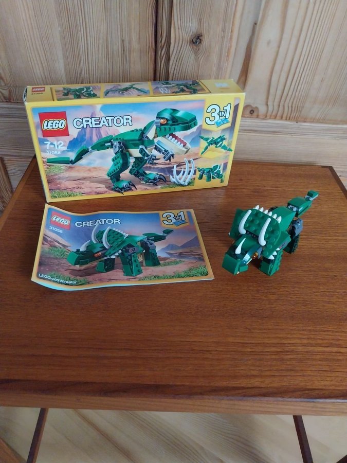 LEGO Creator 3-i-1 Dinosaurie 31053