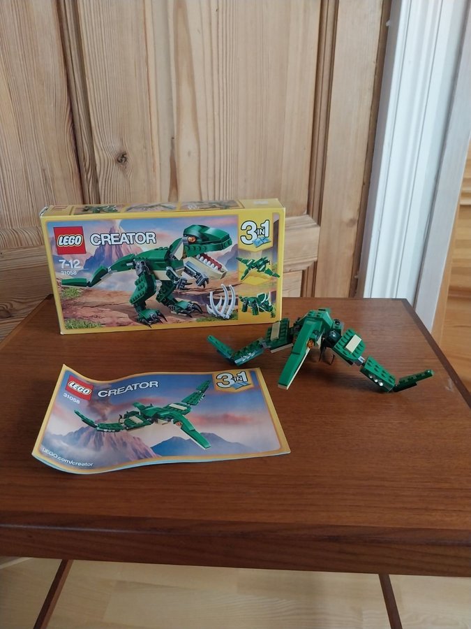 LEGO Creator 3-i-1 Dinosaurie 31053