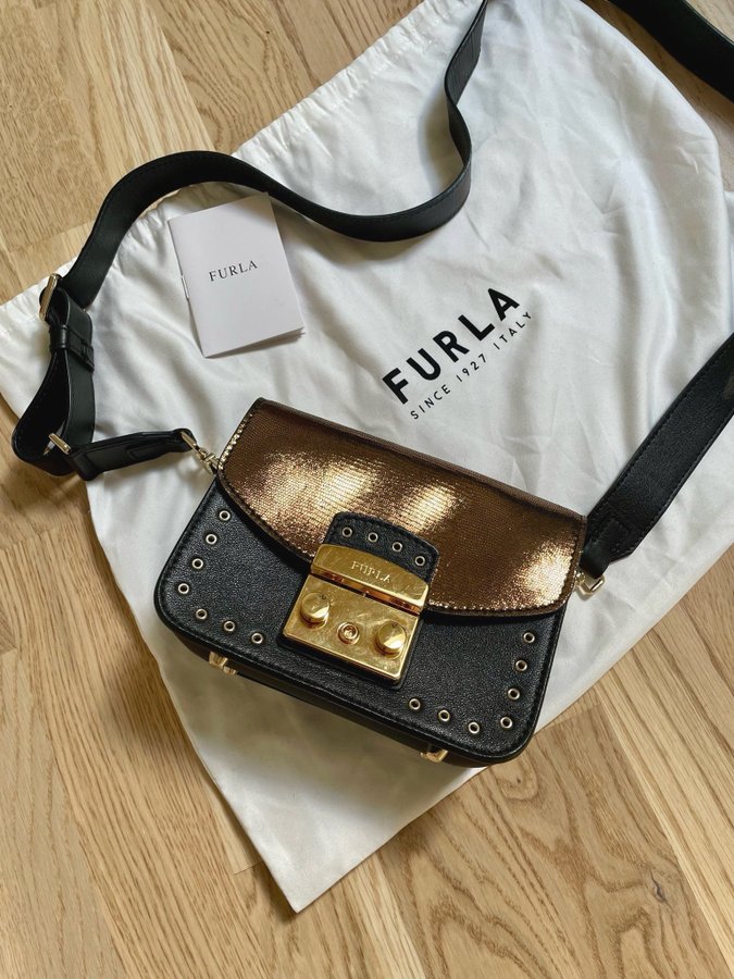 FURLA Metropolis Crossbody Bag, handväska/axelremsväska, svart/metallic