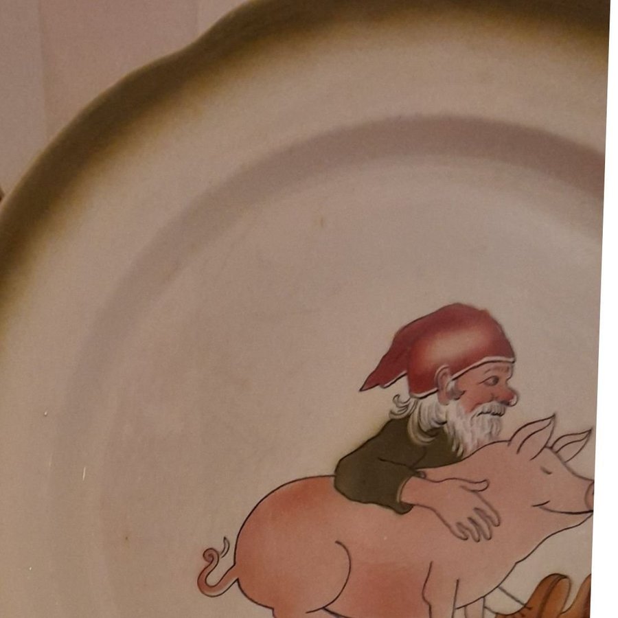 Jul/uppläggningsfat med tomte och gris