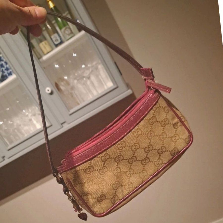 Gucci rosa pouchette väska