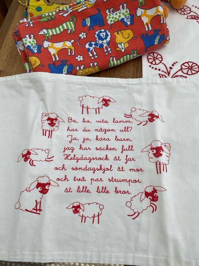 2 påslakan 4 fina örngott barntextil retro ”bäckobölja"