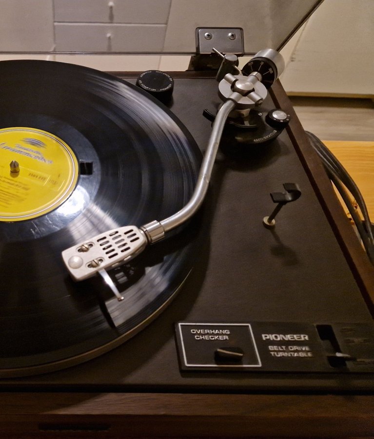 Pioneer PL-12D skivspelare.