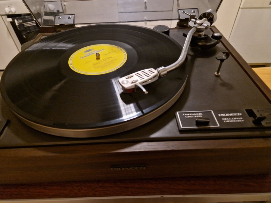 Pioneer PL-12D skivspelare.