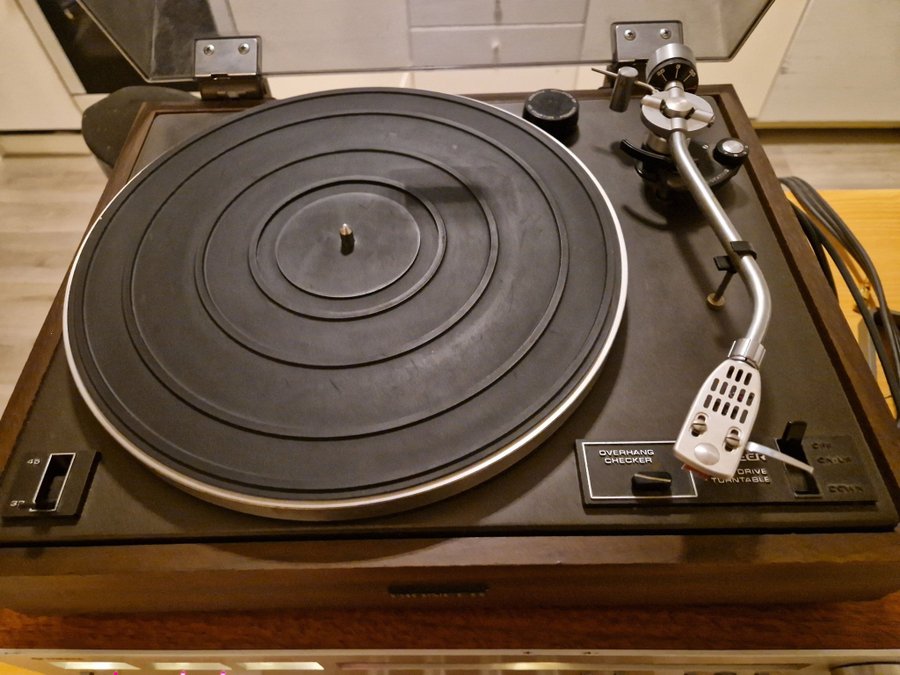 Pioneer PL-12D skivspelare.