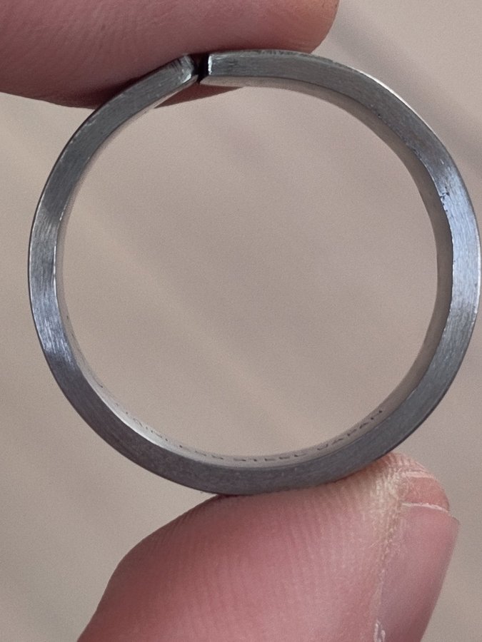 Schackmönstrad teskedsring Japan stainless steel. Storlek 17mm