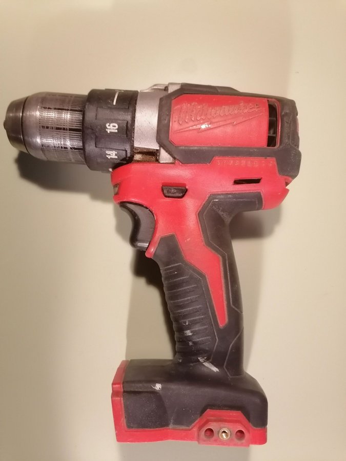 Milwaukee M18 borrmaskin/ skruvdragare