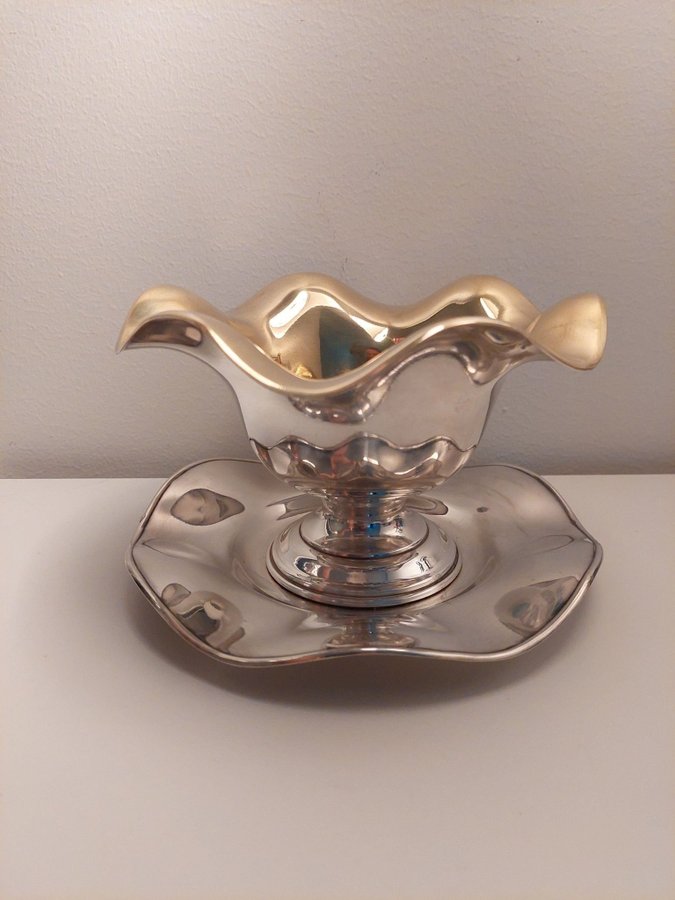 Svensk vintage såsskål/fruktskål i nysilver, C.G.Hallberg. Märkt