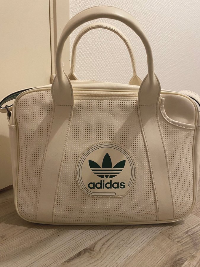 Adidas retro väska