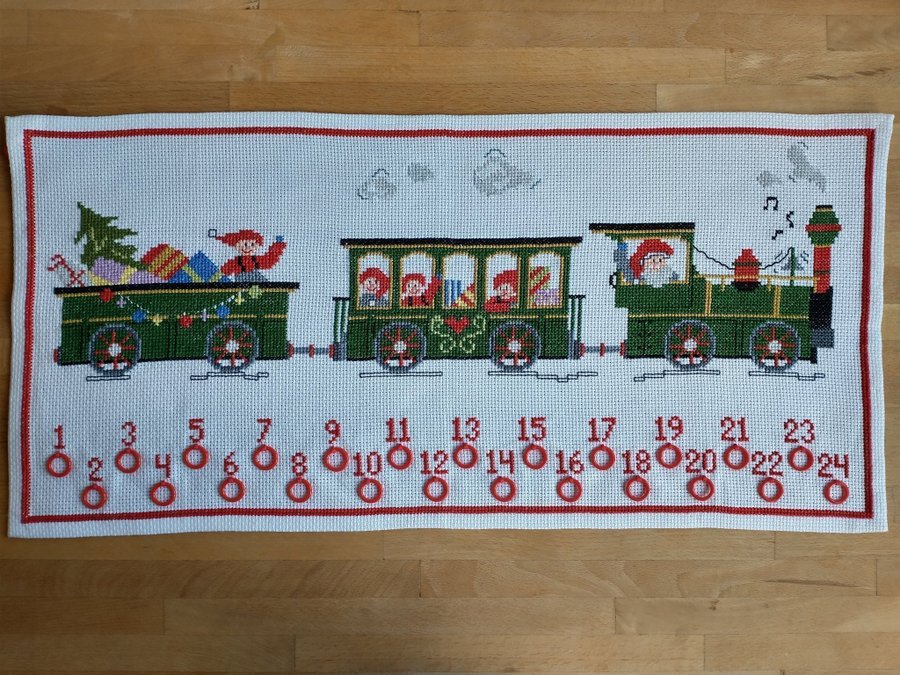 Fin handbroderad adventskalender oanvänd paketkalender julbonad broderad bonad