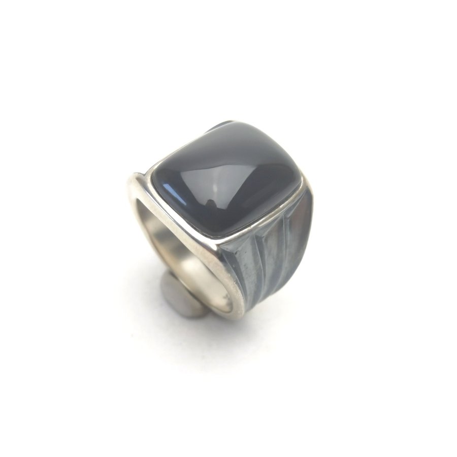 Moderne sterling sølv herrering med sort onyx sten