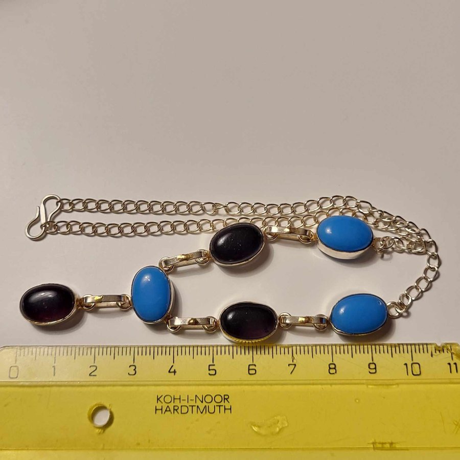 Vackert silverpläterad halsband med kalcedon och ametist stenar?, 40 cm