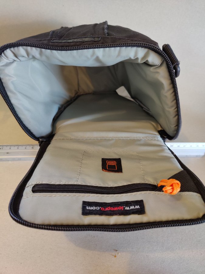 Kameraväska LowePro 10B x 10 D x 15H för DLSR + optik