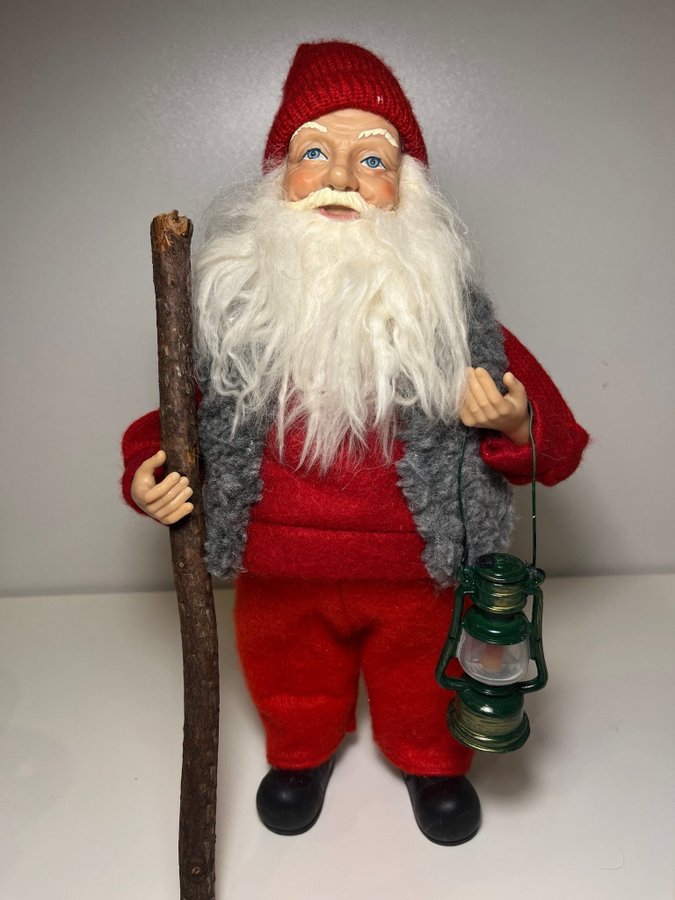 FIN TOMTE MED LYKTA - JULPRYDNAD 32 CM HÖG JULPYNT