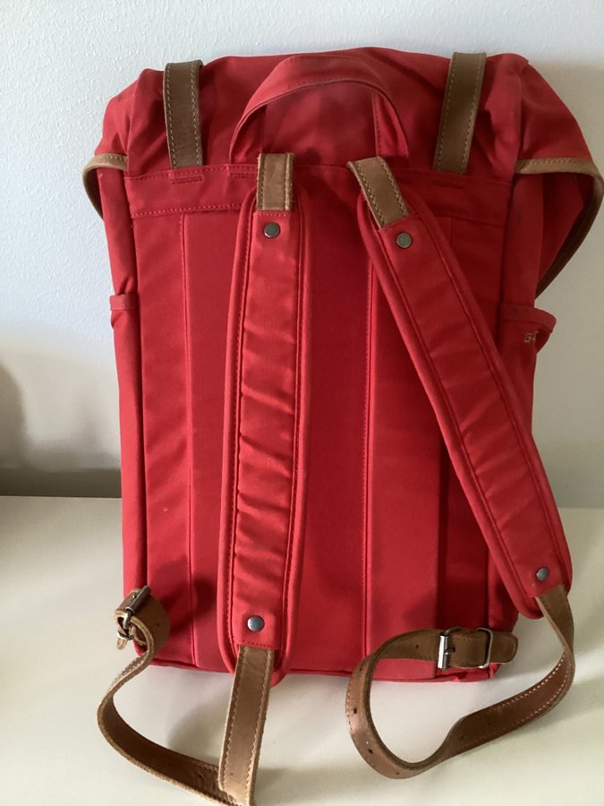 Röd Fjällräven ryggsäck. G-1000.