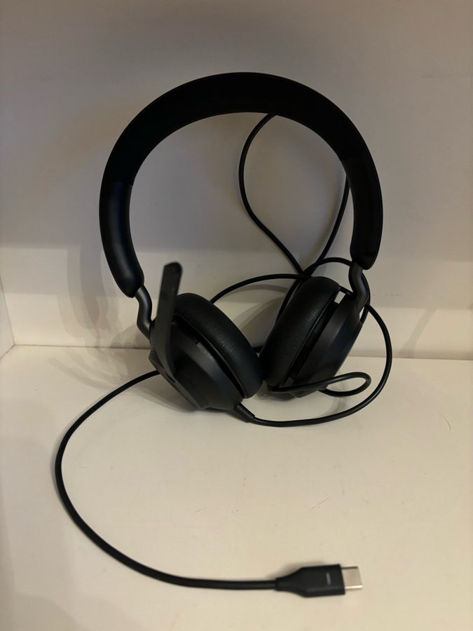 Jabra Evolve2 40 med USB-C. Ny