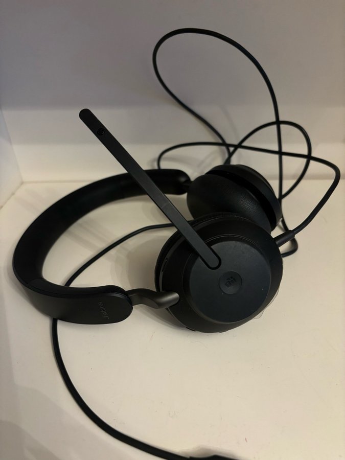 Jabra Evolve2 40 med USB-C. Ny