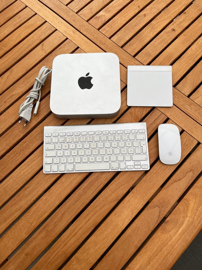 Mac Mini i7 late 2014 16GB 1TB Fusiondrive, tangentbord, trackpad och mus