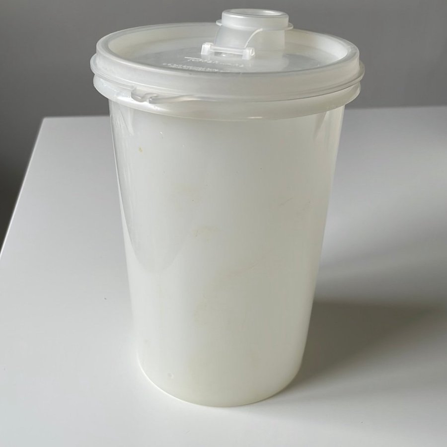 Tupperware förvaringsburk rymmer 1 liter