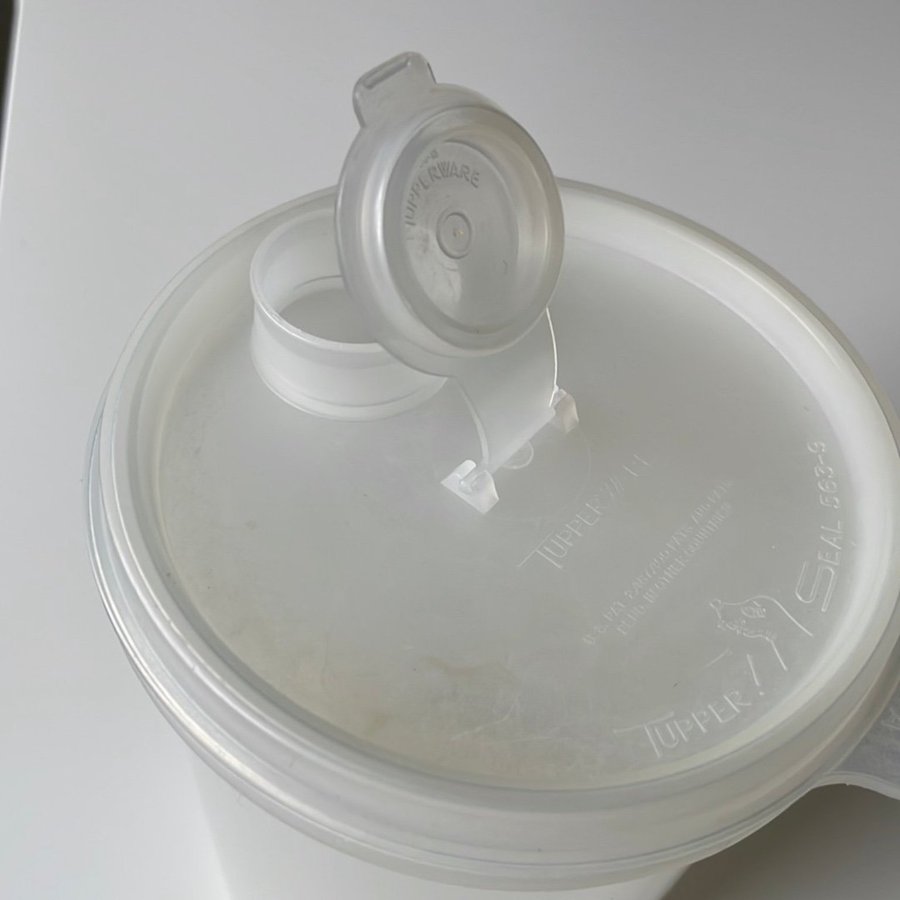 Tupperware förvaringsburk rymmer 1 liter