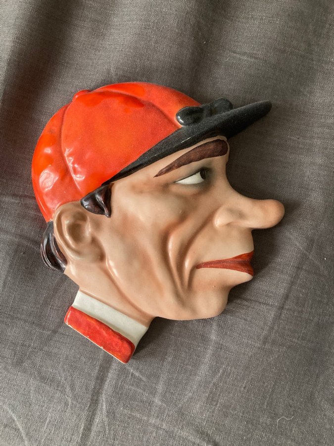 Mkt gammal vägghängd jockey Goebel art deco