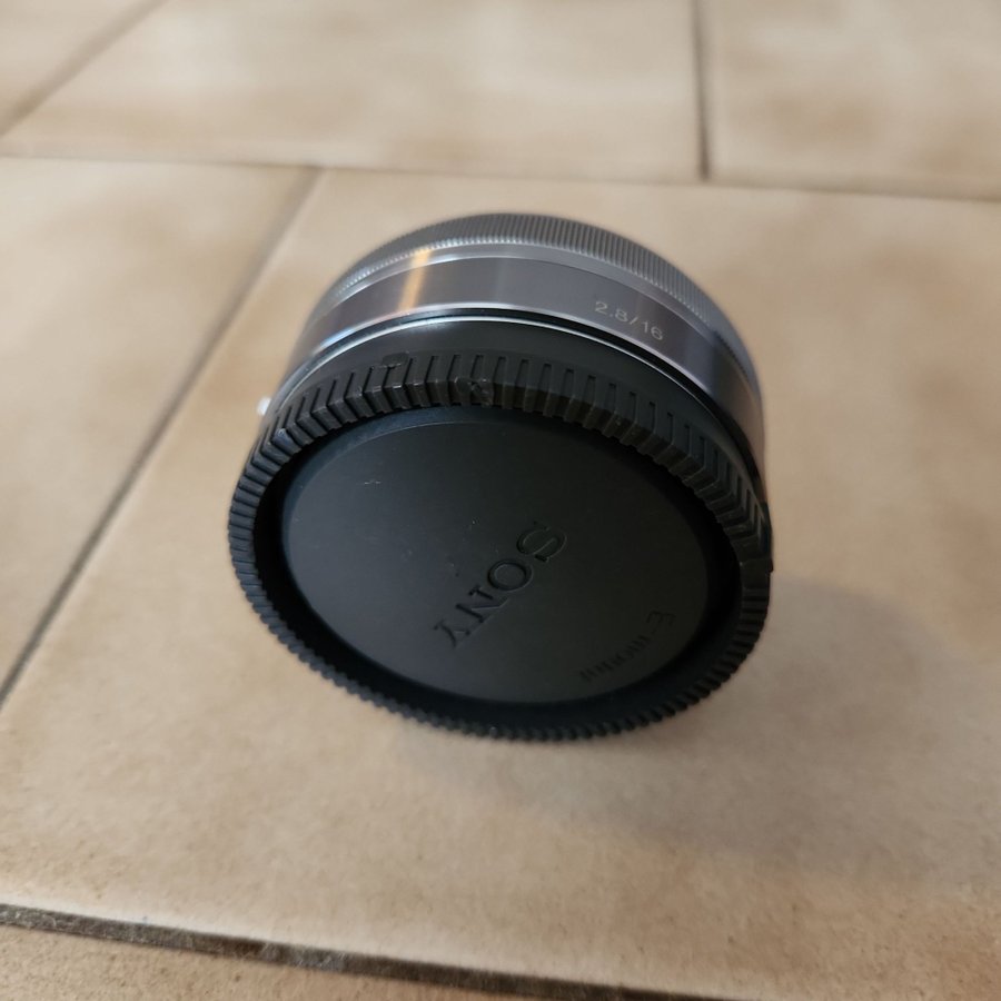 Sony 1.8/16 Objektiv