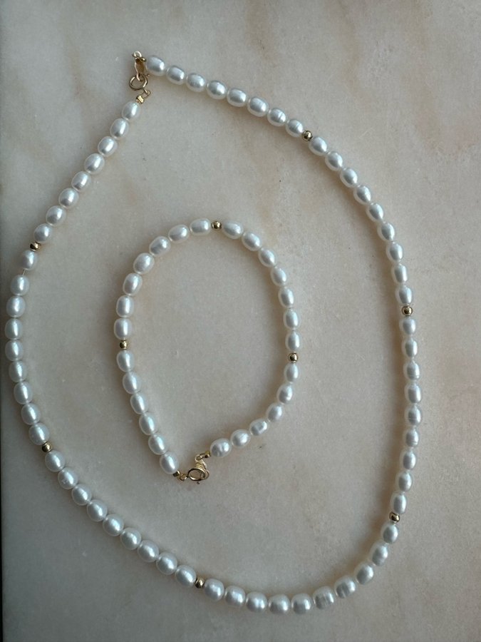 18 k gold necklace and bracelet with real pearls