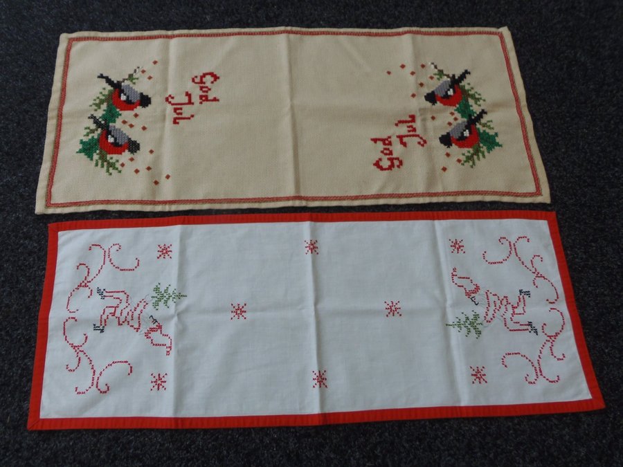 2ST HANDBRODERADE ÄLDRE JUL-LÖPARE 84CM X36CM --30X81 CM FINT SKICK