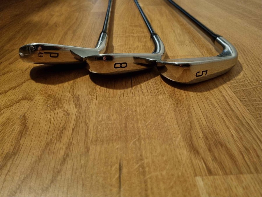 Titleist T300 järn 5, 8 och PW