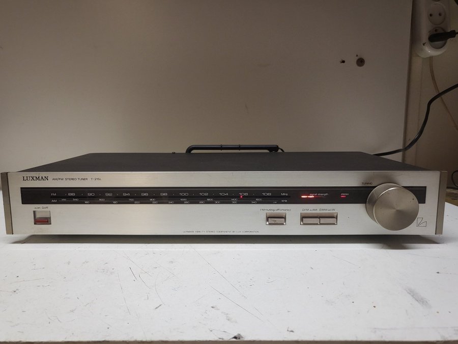 LUXMAN Stereo TUNER Model T-215 L