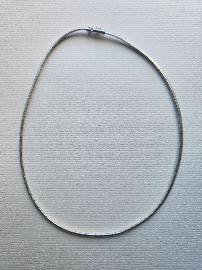 Vackert silverhalsband 38 cm