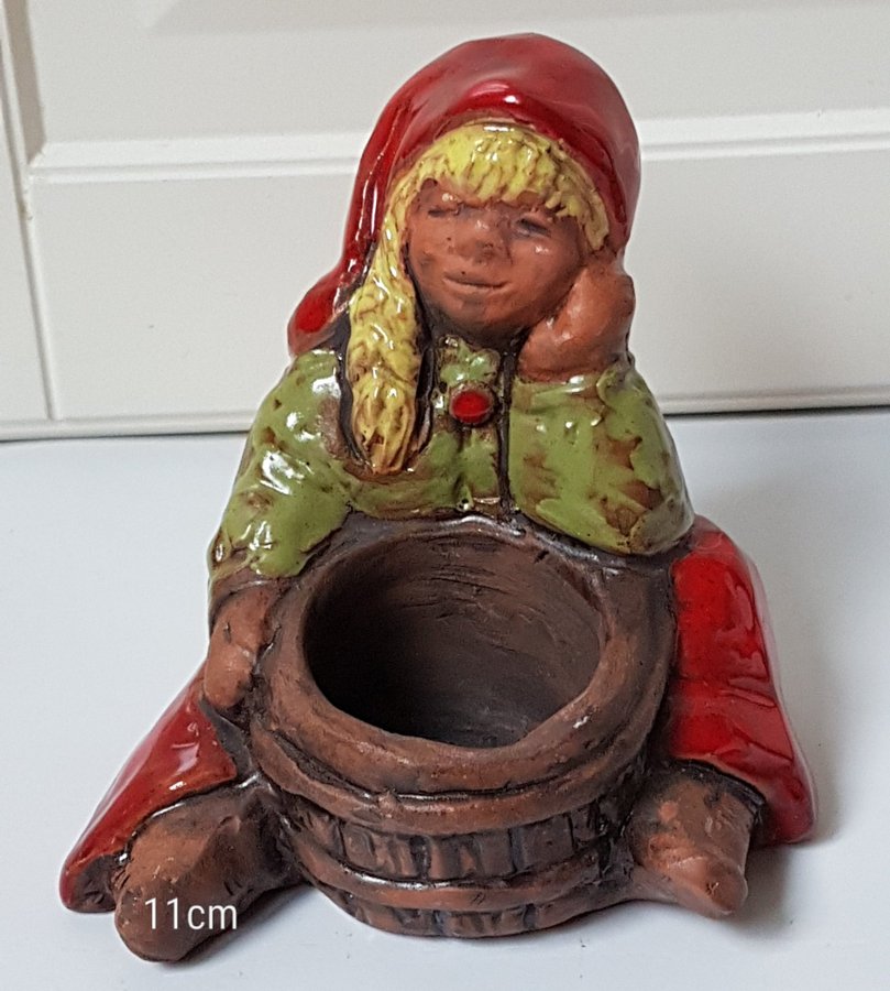 Figurin Tomteflicka ljusstake, Grönvalls keramik, Konstnär Kerstin Grönvall