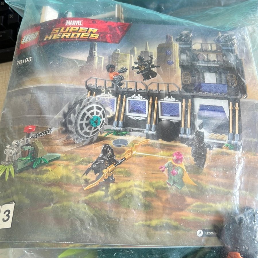 Lego Super Heroes: Corvus Glaive Thresher Attack 76103