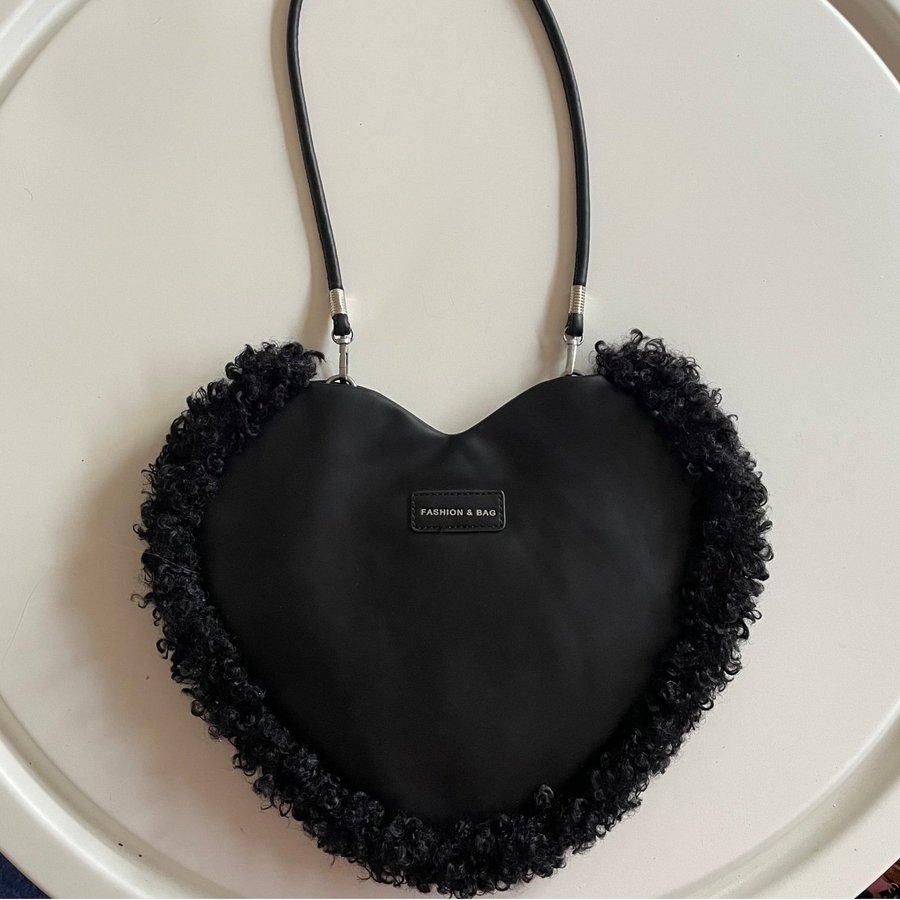 Aesthetic Heart-shaped Bag!