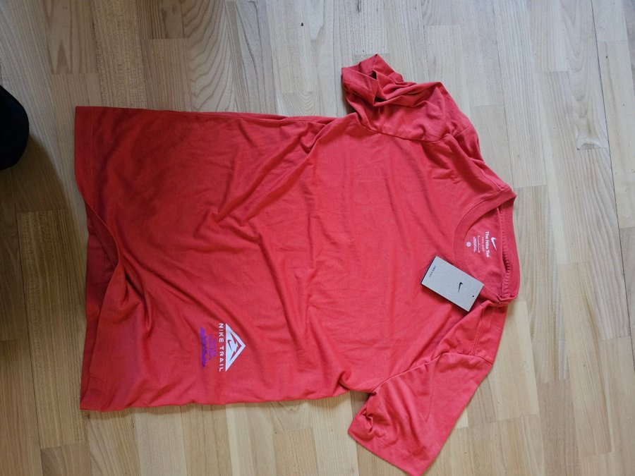 Nike Trail, mont blanc t-shirt, storlek S