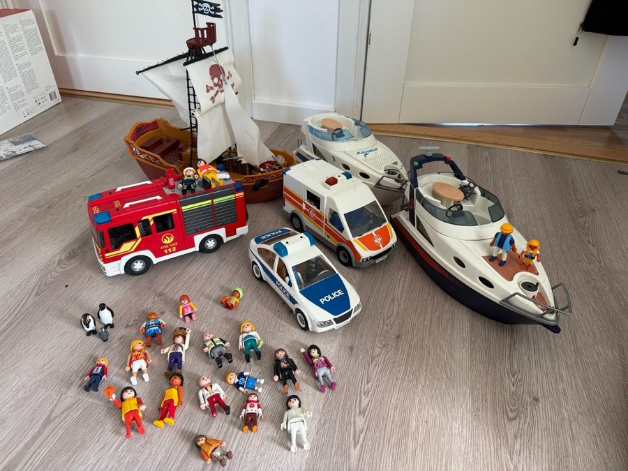 Playmobil paket med Bilar, Skepp och Figurer