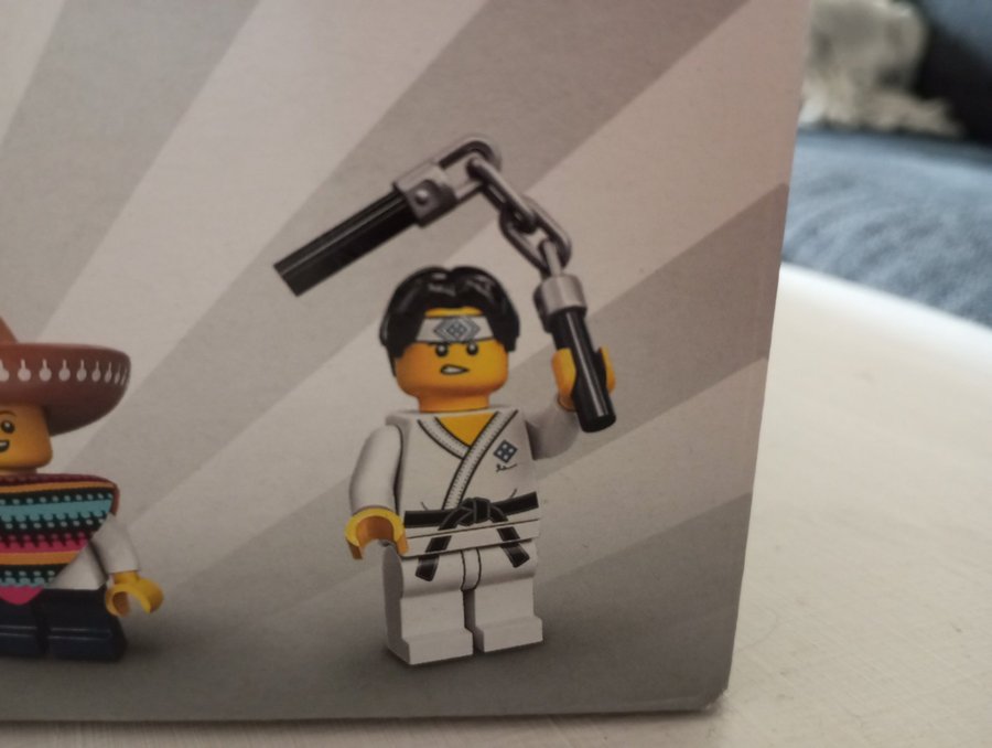 Lego minifigures series 20 Martial arts boy oöppnad!