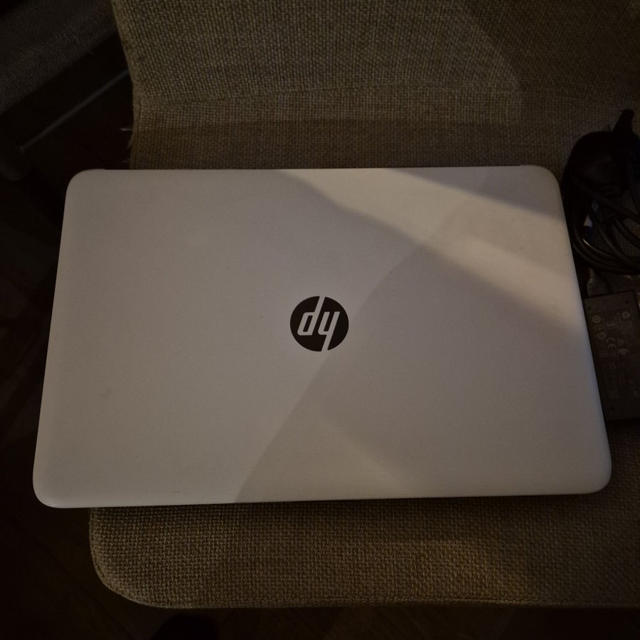 HP 15-ac153no amd a10 8gb ram 120gb ssd Ubuntu (2)