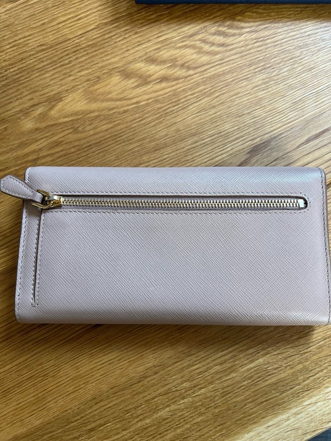 Prada long saffiano wallet plånbok