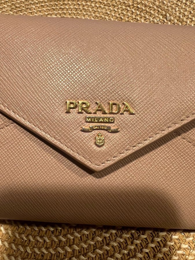 Prada long saffiano wallet plånbok