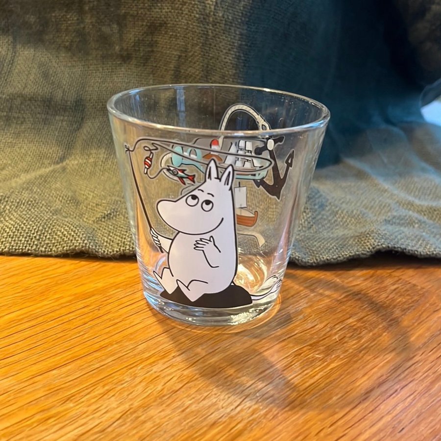 Glas med Moomin motiv