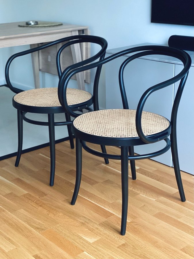 Thonet stolar med armstöd