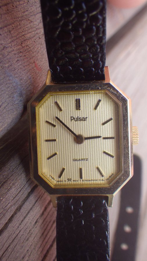 Vintage Pulsar Quartz armbandsur dam; i behov av service