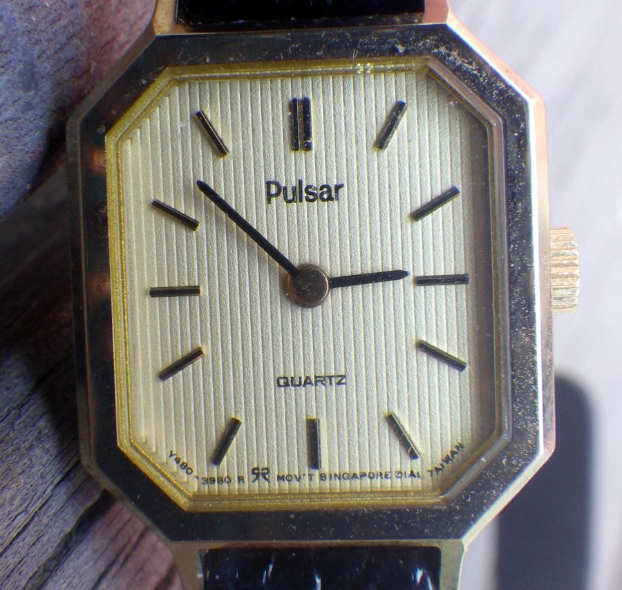 Vintage Pulsar Quartz armbandsur dam; i behov av service