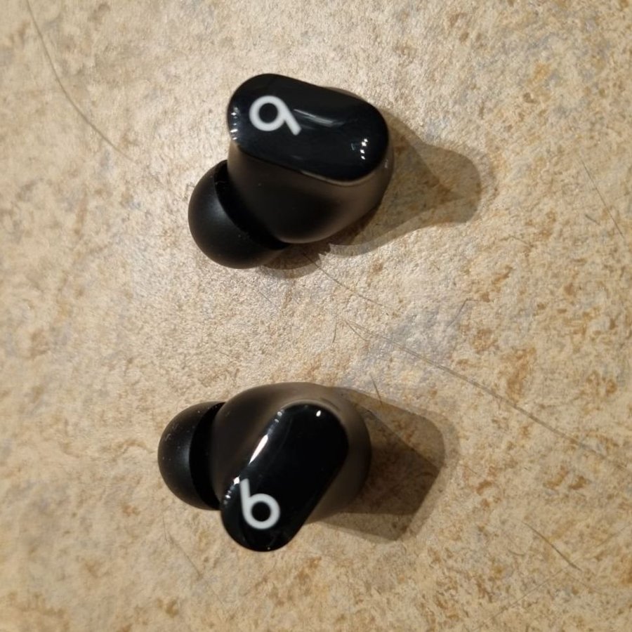 Beats Studio Buds true wireless in-ear hörlurar (svart)