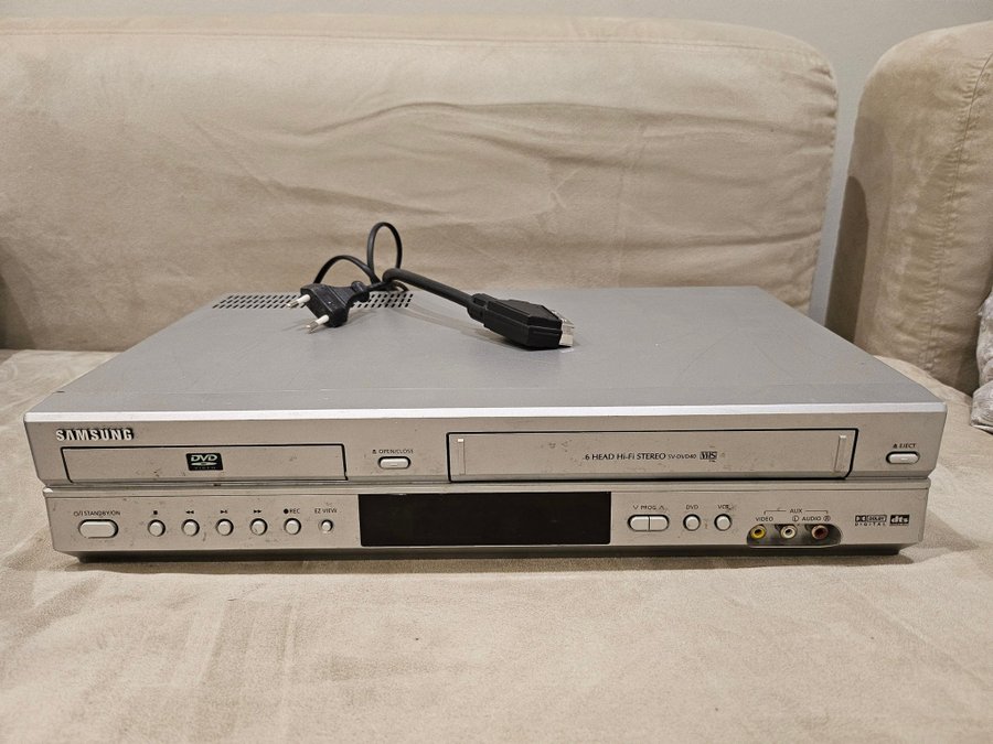 Samsung DVD/VHS-spelare SV-DV40