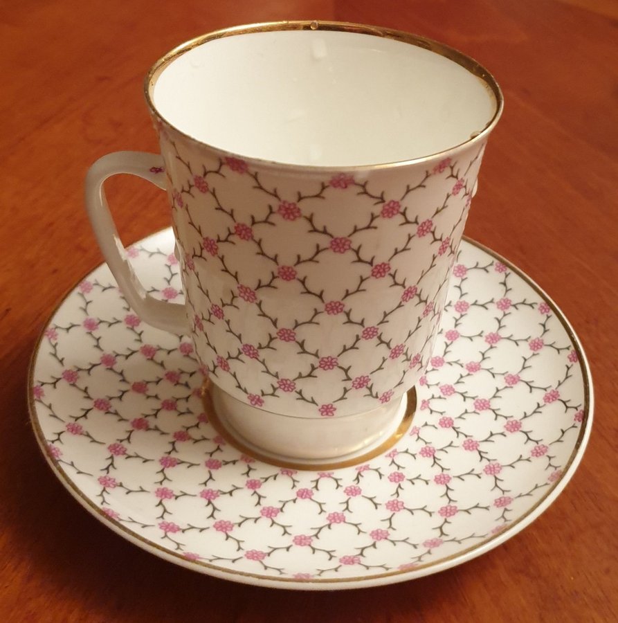 Kopp från Lomonosov röd stämpel rosa blommor guld kaffekopp cup and saucer