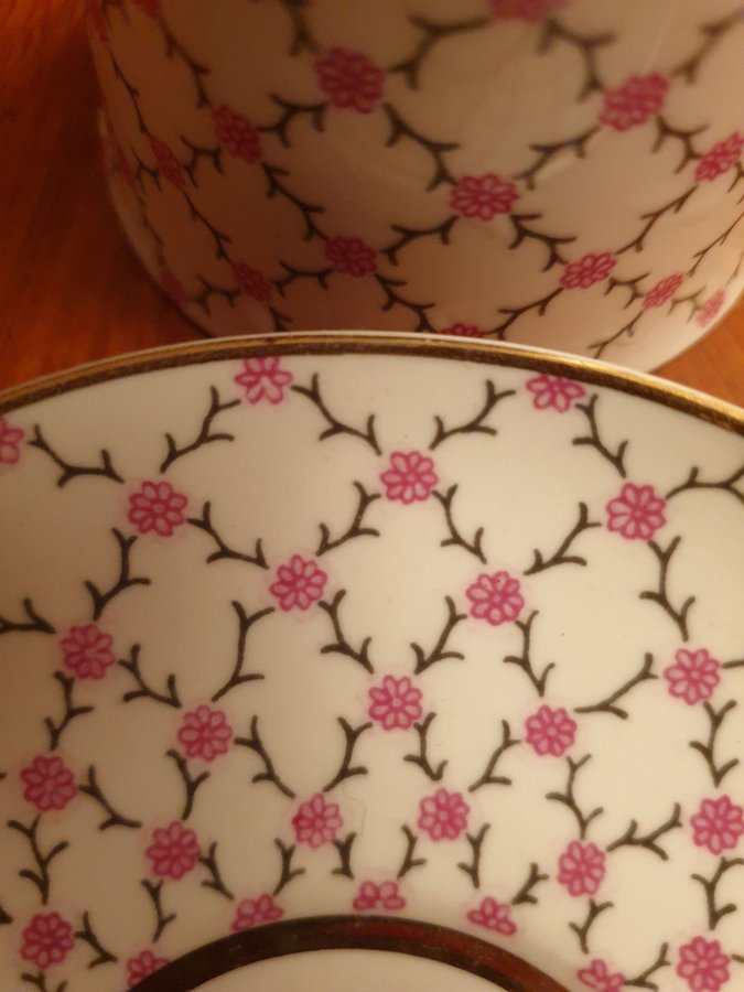 Kopp från Lomonosov röd stämpel rosa blommor guld kaffekopp cup and saucer